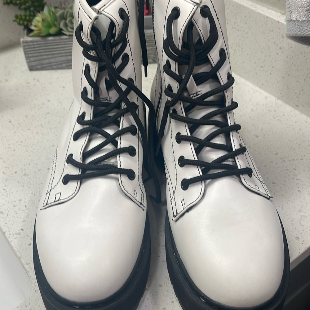 A new day 9.5 white boots